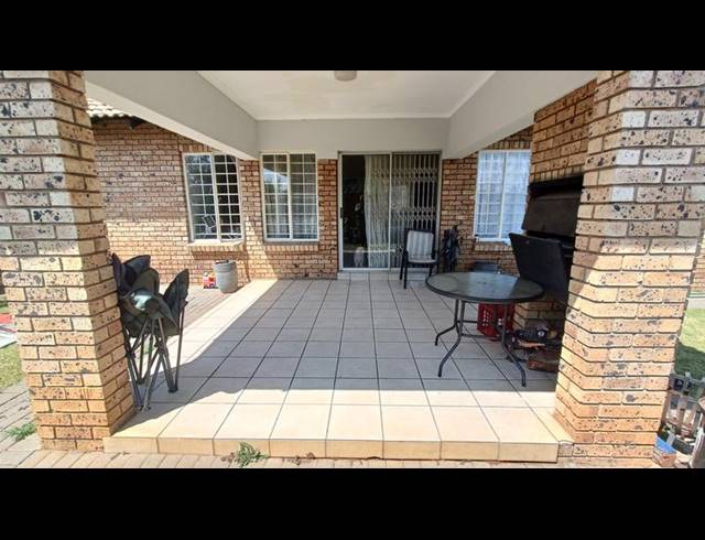 3 BEDROOM TOWNHOUSE FOR SALE IN ANNLIN